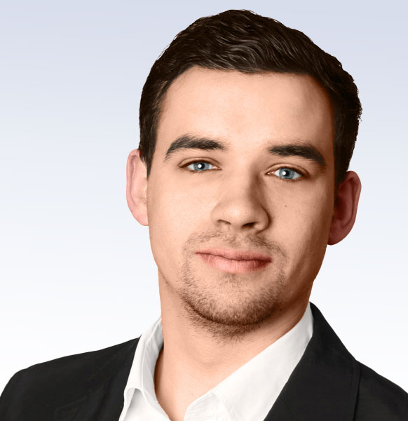 Portrait Simon Pöhler - man with dark hair and short beard